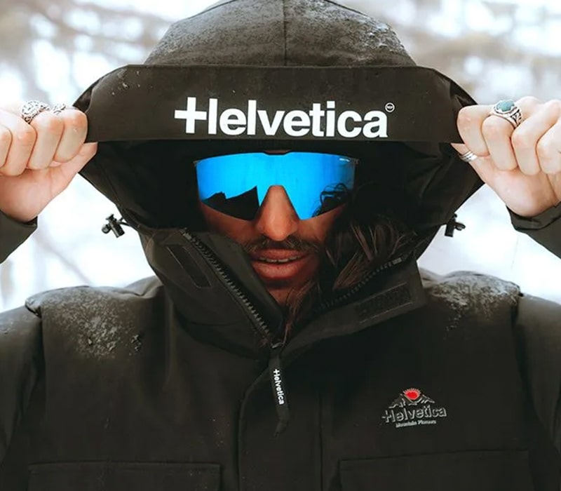 helvetica-fw23-it-pas-min